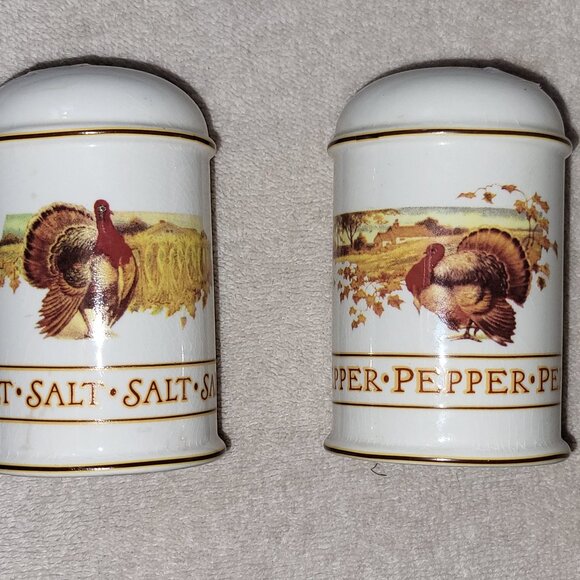 Hallmark Turkey Autumn 4" Tall Salt & Pepper Shakers guc - Picture 2 of 7